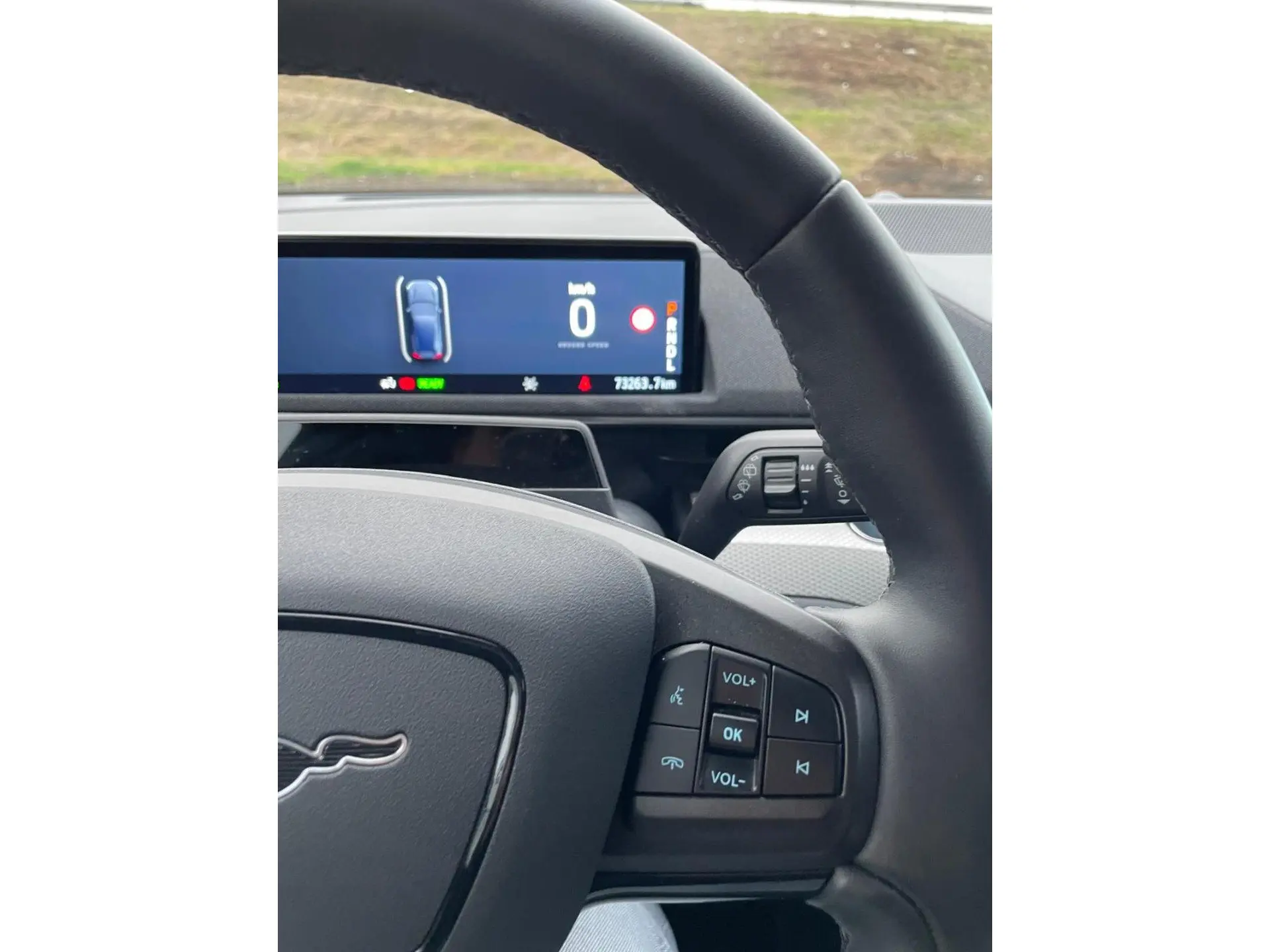 Ford Mustang Mach-E 75.7 kWh Base 9