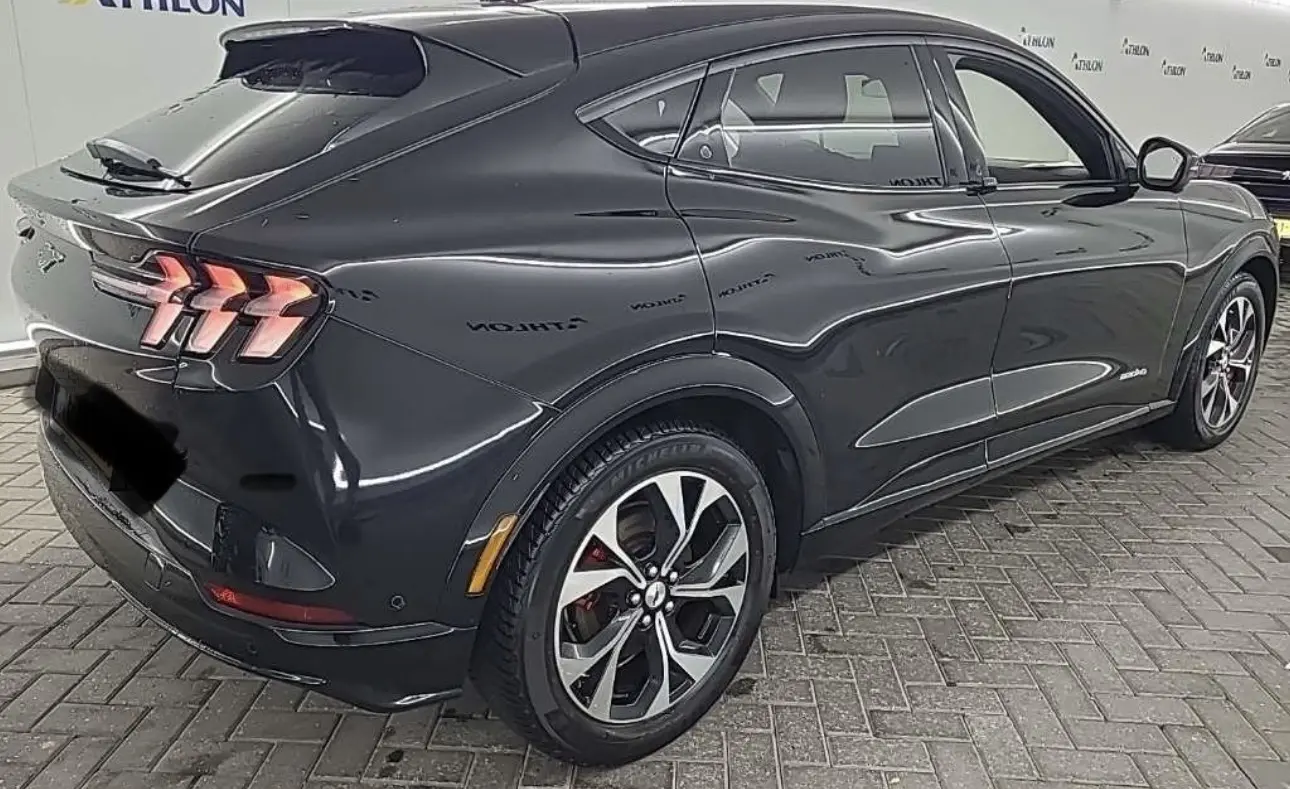 Ford Mustang Mach-E AWD 2
