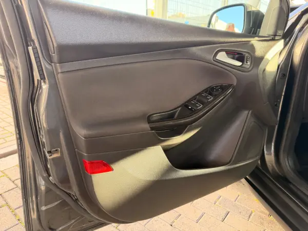 Ford Focus SW 1.5 TDCi EcoBlue Connected 41