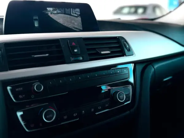 BMW 318 d Touring Line Sport 14