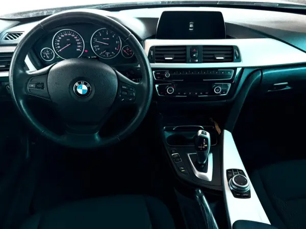 BMW 320 d Auto Line Sport 4