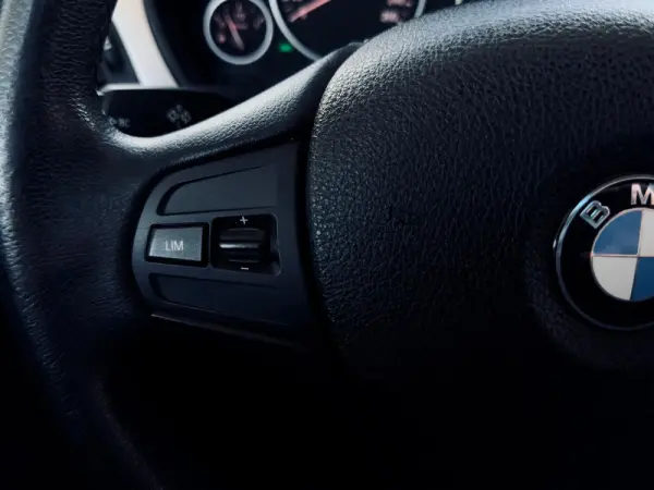 BMW 320 d Auto Line Sport 8