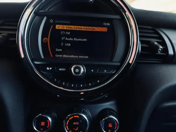 MINI 3 Portas Cooper Sport Edition 13