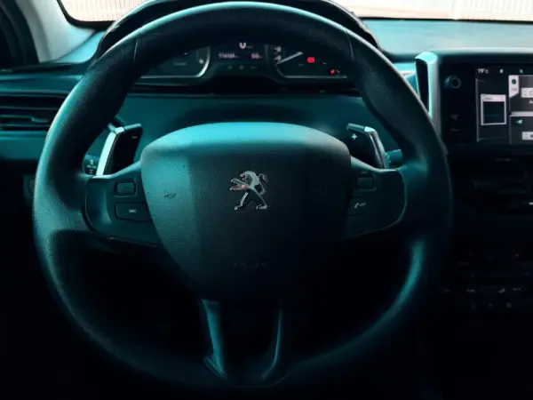 Peugeot 208 1.4 e-HDi Access 2-Tronic 6