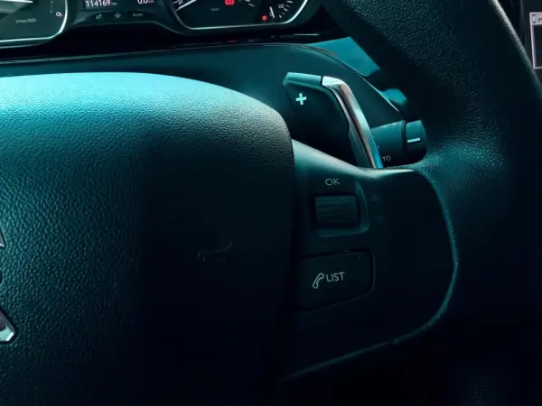 Peugeot 208 1.4 e-HDi Access 2-Tronic 9