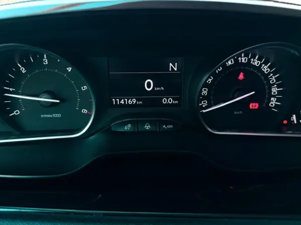 Peugeot 208 1.4 e-HDi Access 2-Tronic 10