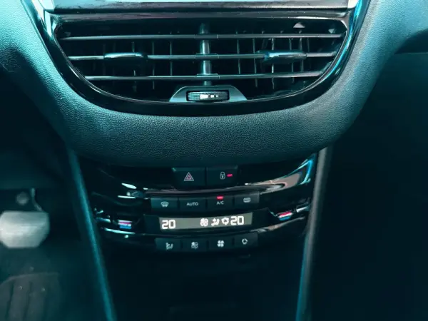 Peugeot 208 1.4 e-HDi Access 2-Tronic 16