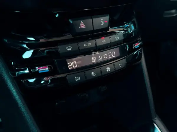 Peugeot 208 1.4 e-HDi Access 2-Tronic 17