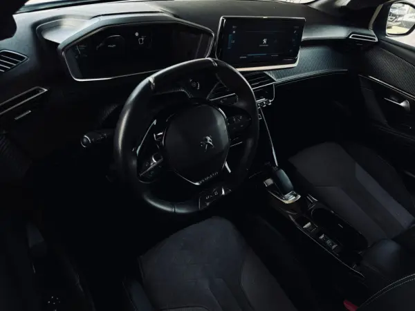 Peugeot e-208 50 kWh GT 6