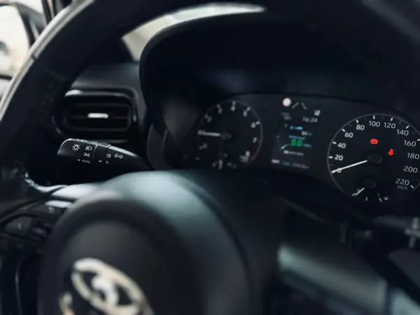 Toyota Yaris 1.0 VVT-i Comfort 12