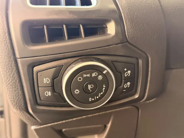 Ford Focus SW 1.5 TDCi EcoBlue Connected 27