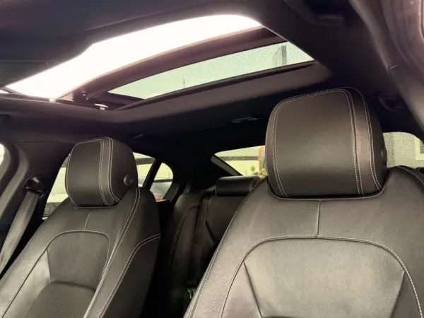 Jaguar XE 2.0 D R-Dynamic S 40