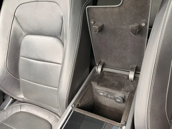 Jaguar XE 2.0 D R-Dynamic S 31