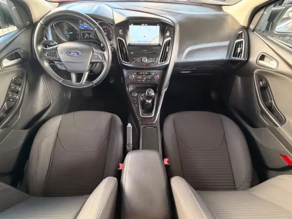 Ford Focus SW 1.5 TDCi EcoBlue Connected 17