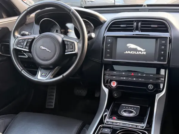 Jaguar XE 2.0 D 28