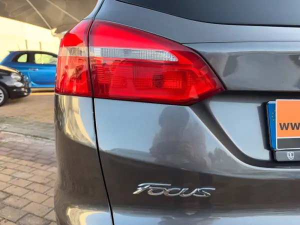 Ford Focus SW 1.5 TDCi EcoBlue Connected 8