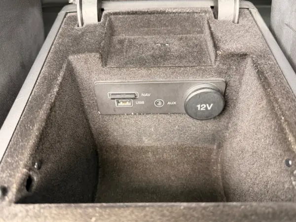 Jaguar XE 2.0 D R-Dynamic S 32