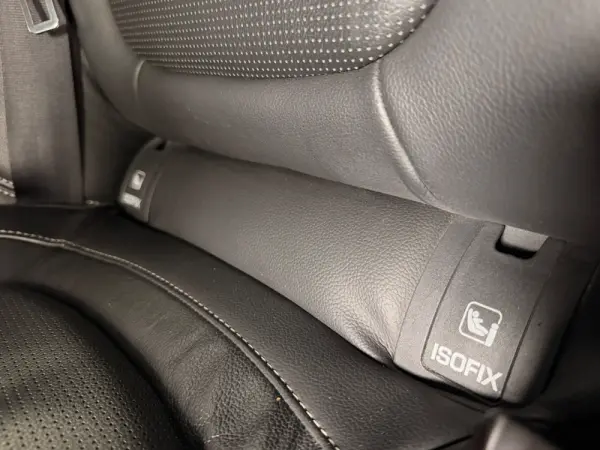 Jaguar XE 2.0 D R-Dynamic S 48