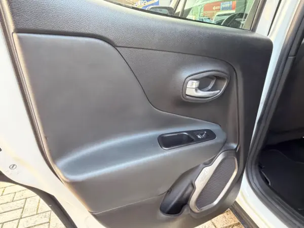 Jeep Renegade 1.6 MJD Limited DCT 38
