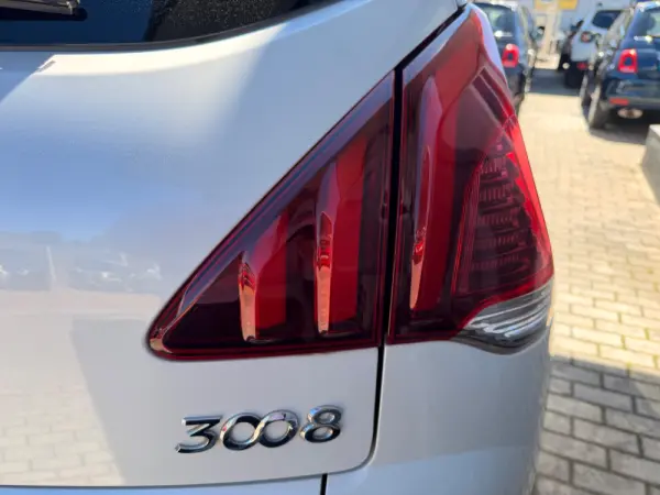 Peugeot 3008 1.6 BlueHDi Allure 8