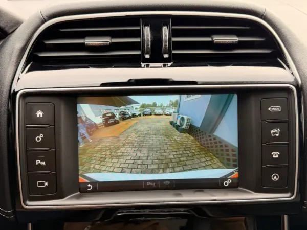 Jaguar XE 2.0 D R-Dynamic S 22