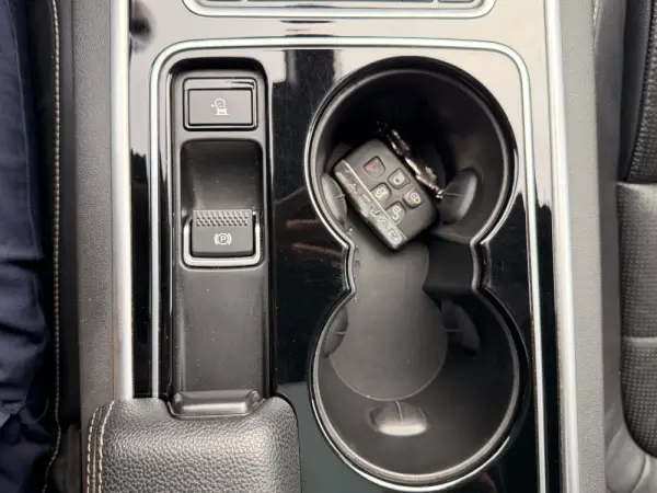 Jaguar XE 2.0 D R-Dynamic S 30