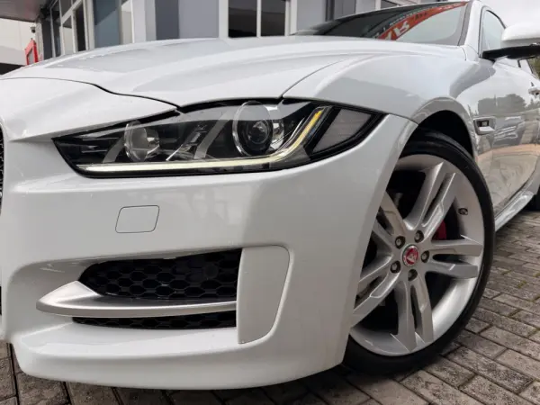 Jaguar XE 2.0 D R-Dynamic S 2