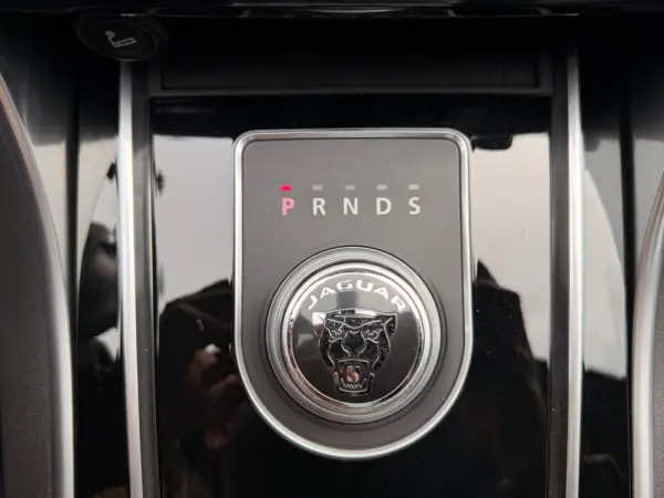 Jaguar XE 2.0 D 31