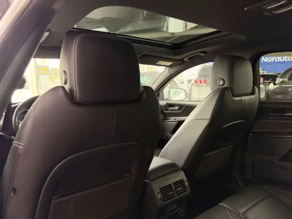 Jaguar XE 2.0 D R-Dynamic S 45