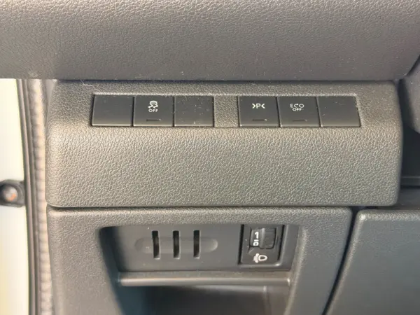 Peugeot 3008 1.6 BlueHDi Allure 21