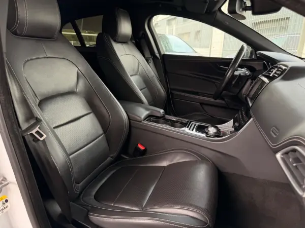 Jaguar XE 2.0 D 40