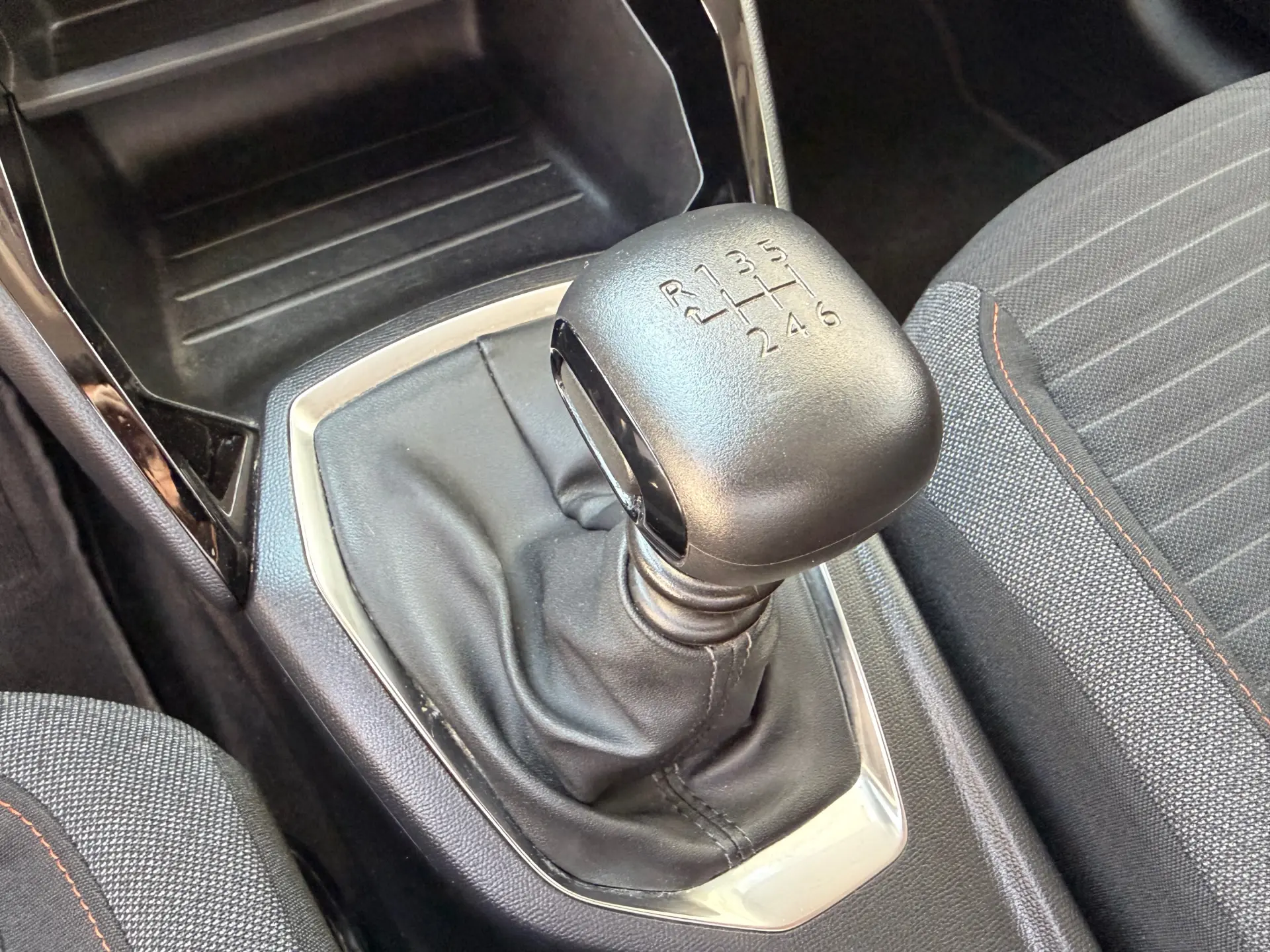 Peugeot 208 1.5 BlueHDi Active Pack 28