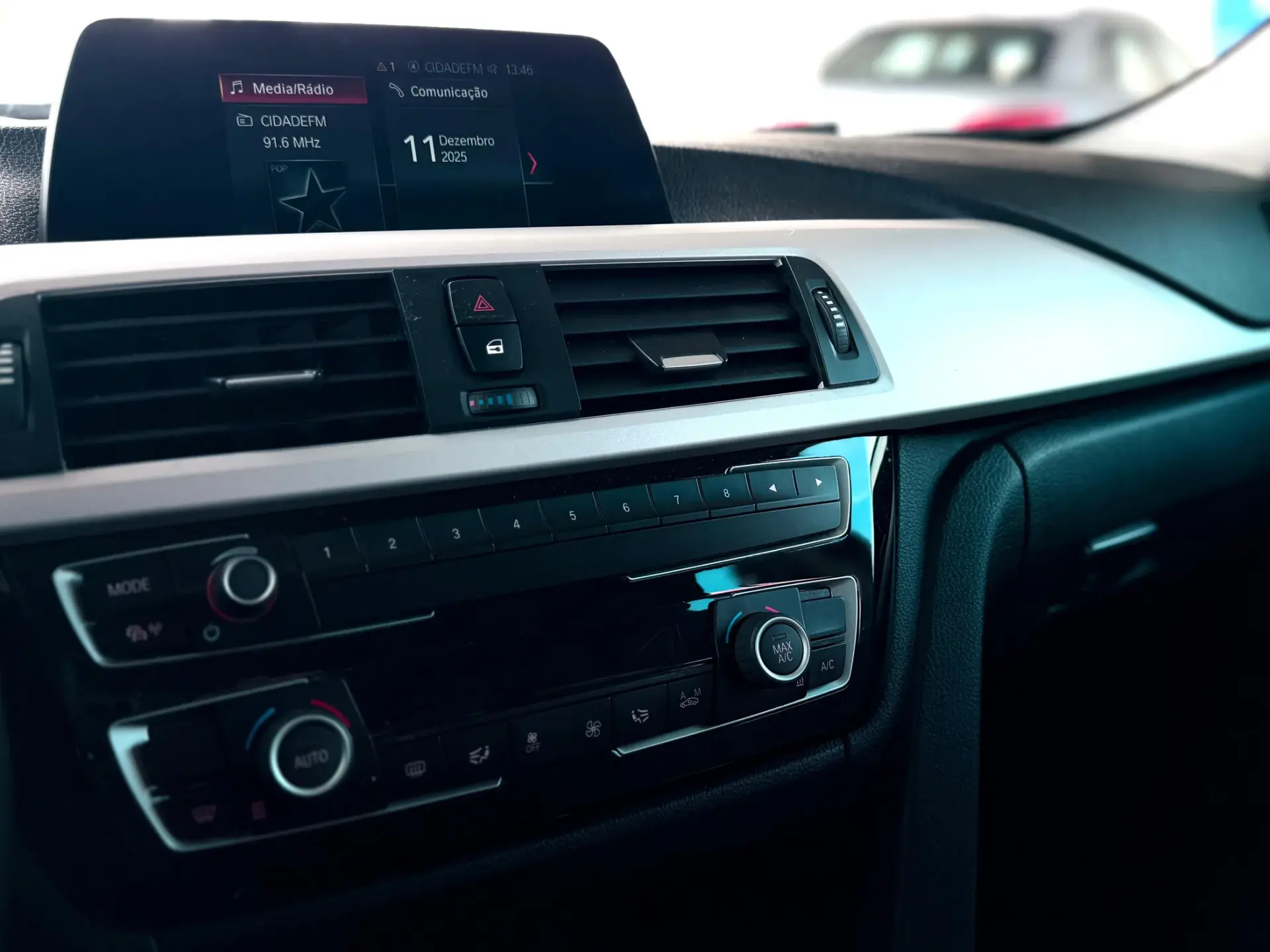 BMW 318 d Touring Line Sport 9