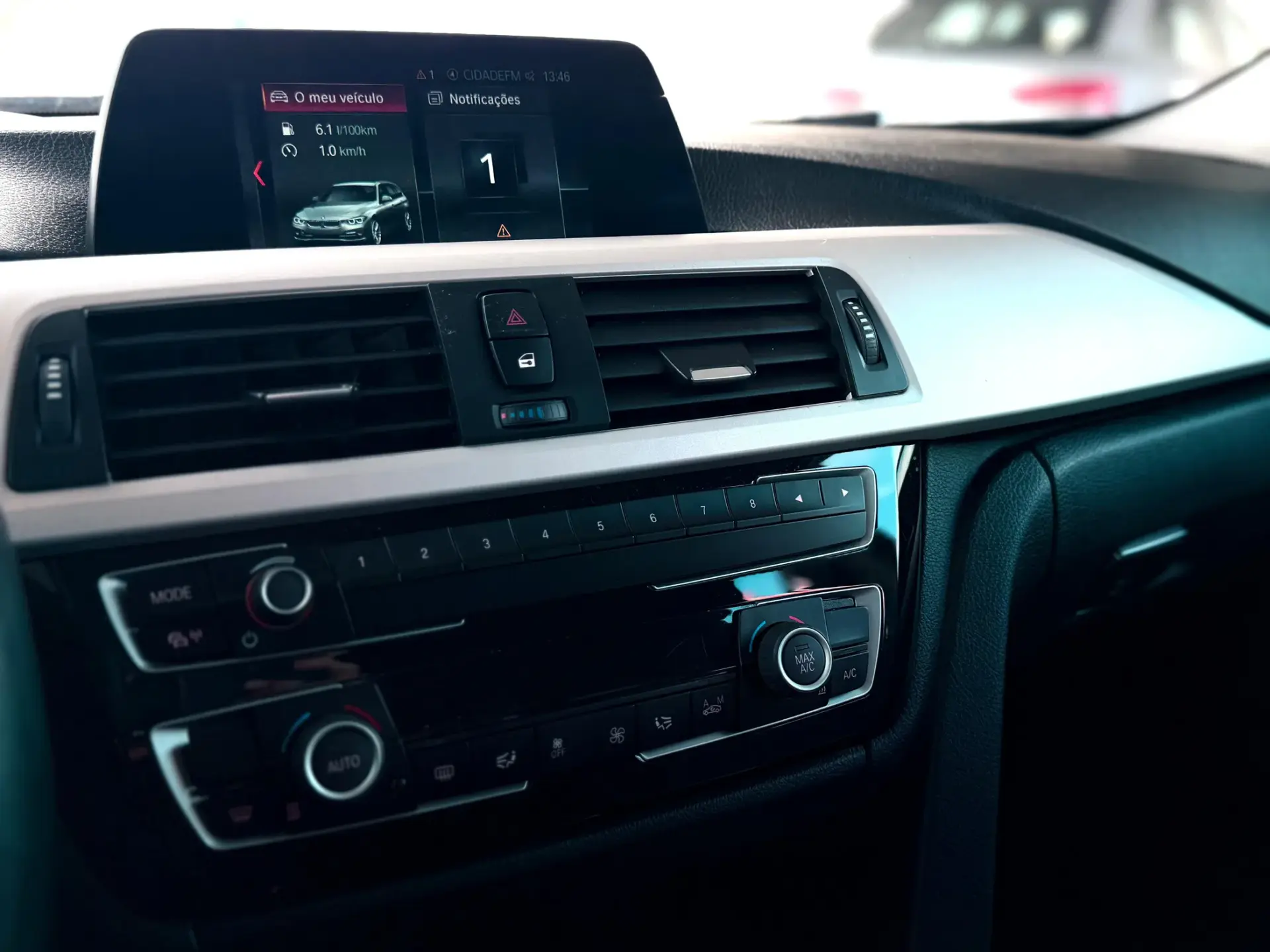 BMW 318 d Touring Line Sport 11