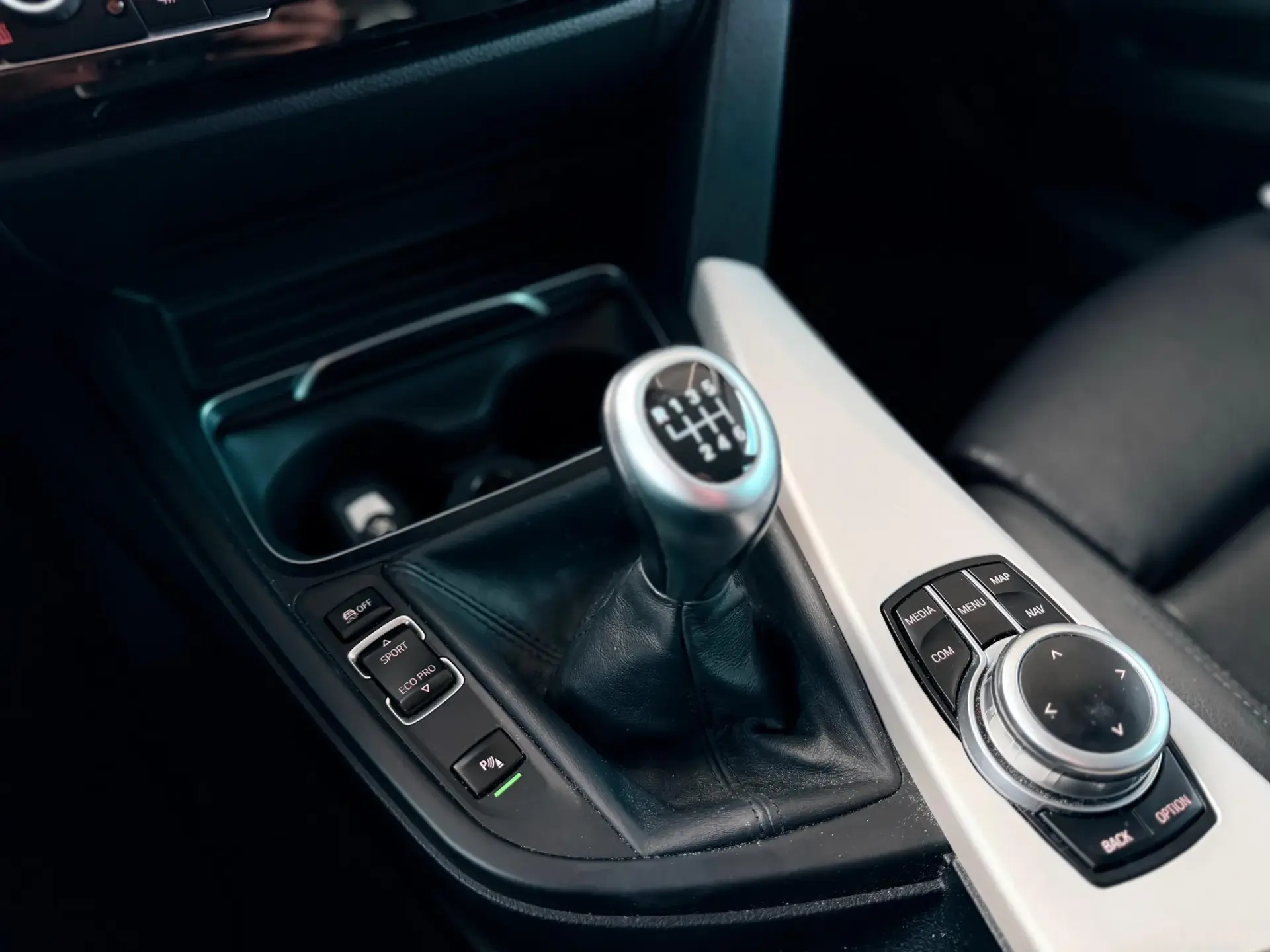 BMW 318 d Touring Line Sport 16