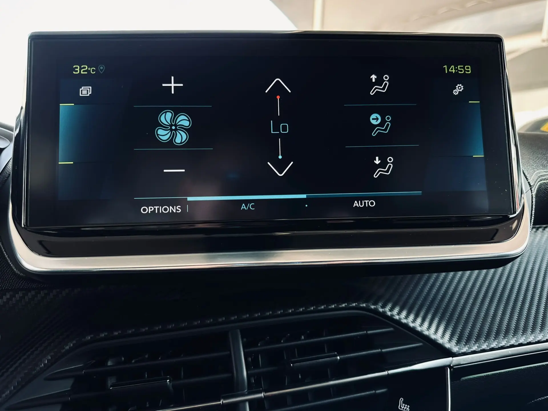 Peugeot e-208 50 kWh GT 12