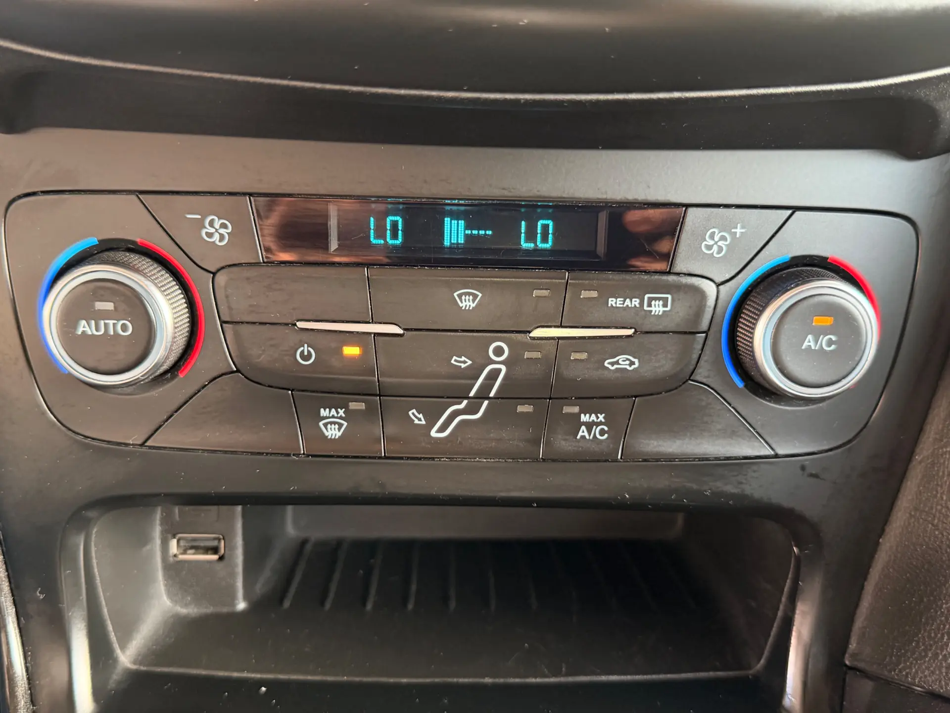 Ford Focus SW 1.5 TDCi EcoBlue Connected 32