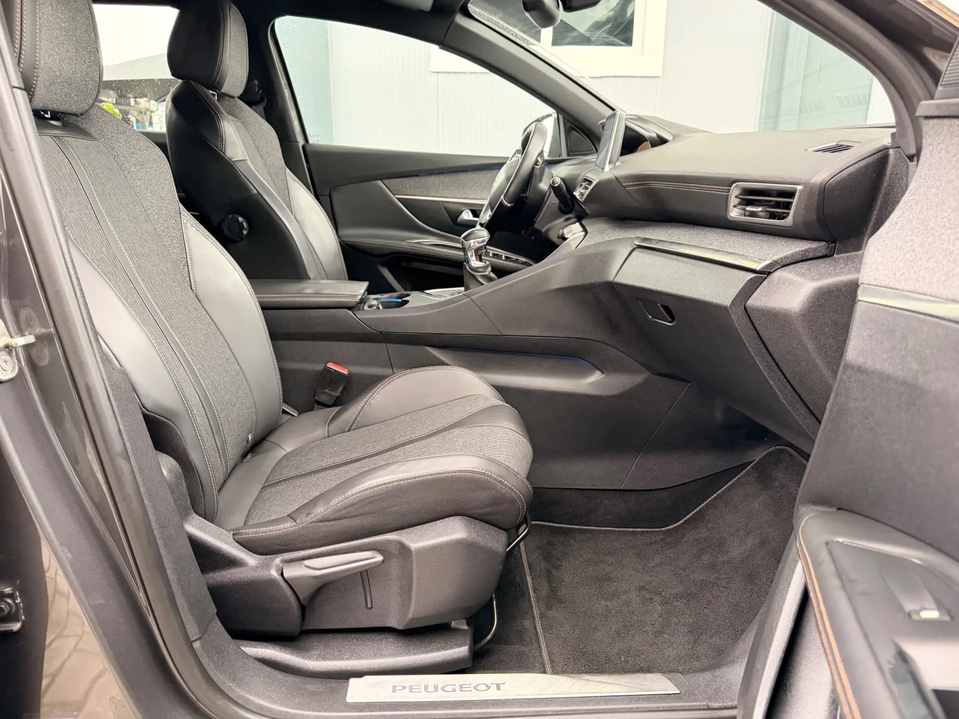 Peugeot 3008 1.6 BlueHDi GT Line 31