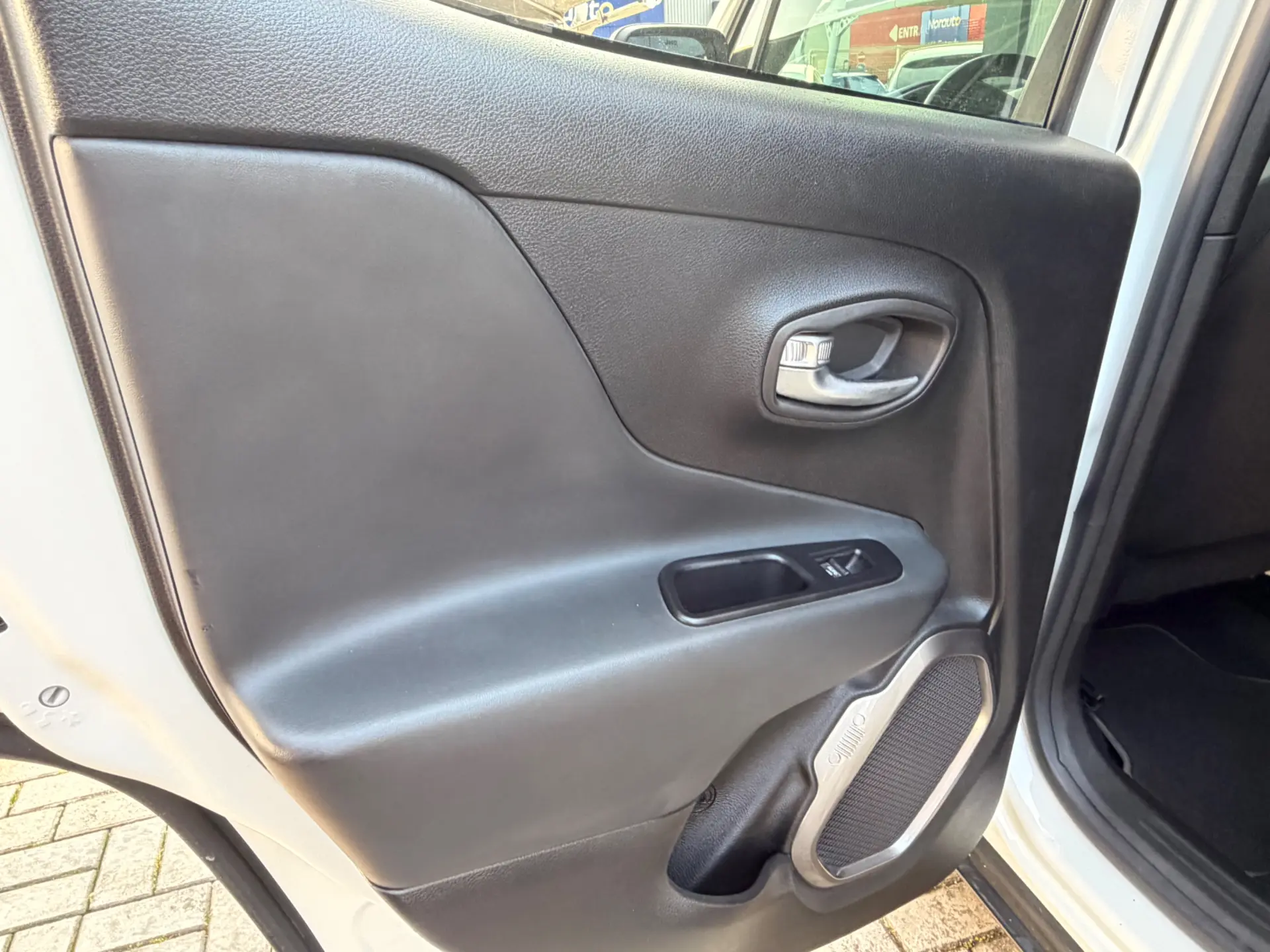 Jeep Renegade 1.6 MJD Limited DCT 38