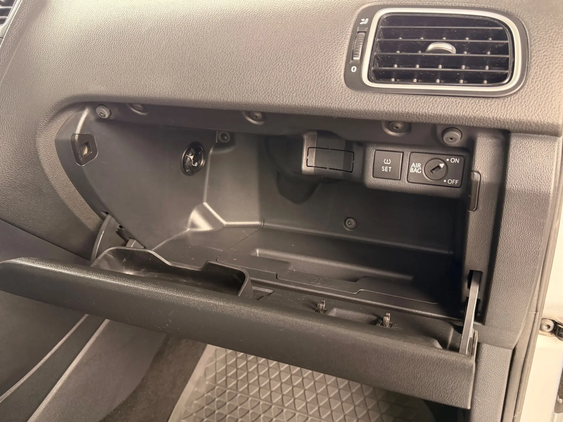 Volkswagen Polo 1.2 TDi Street 33