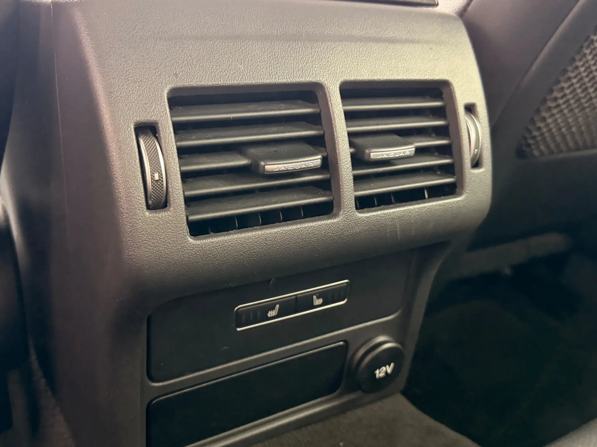 Jaguar XE 2.0 D R-Dynamic S 50