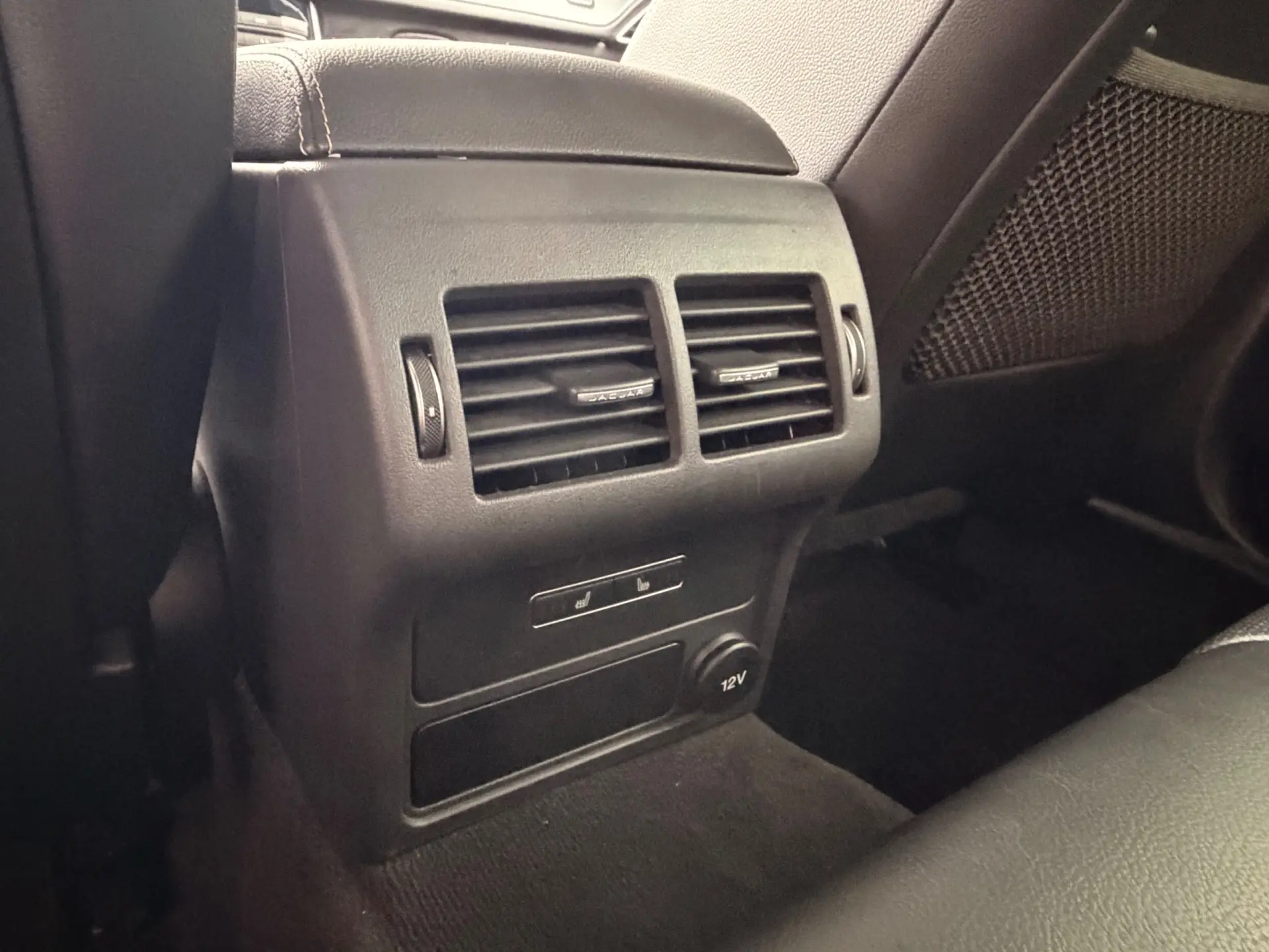 Jaguar XE 2.0 D R-Dynamic S 49