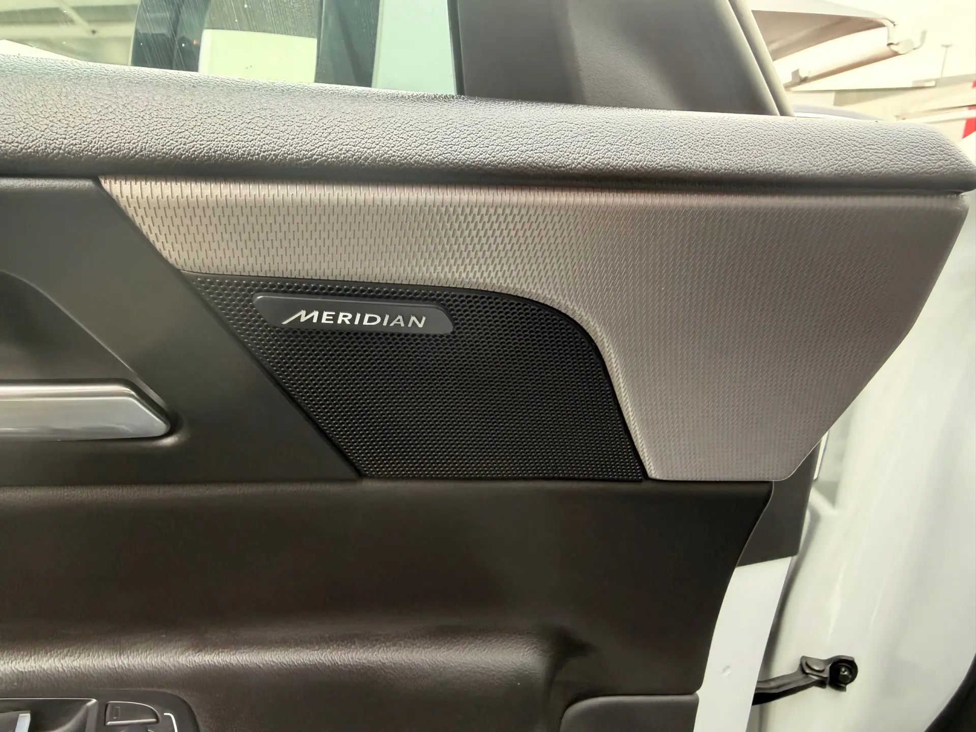 Jaguar XE 2.0 D R-Dynamic S 36