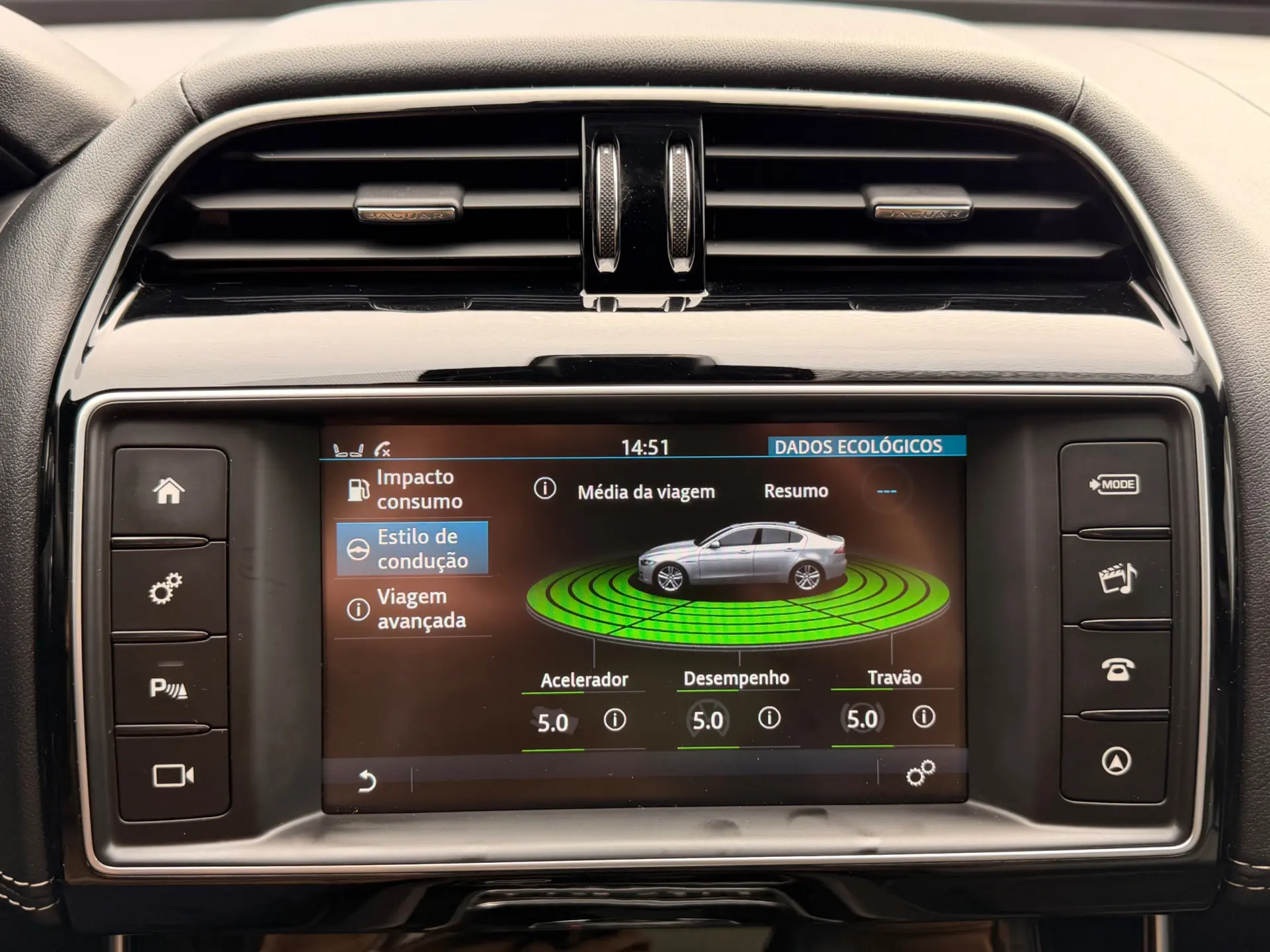 Jaguar XE 2.0 D R-Dynamic S 26