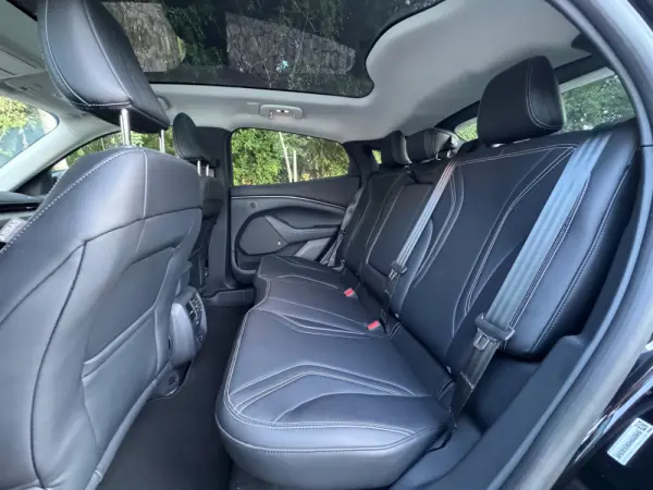 Ford Mustang Mach-E 75.7 kWh Base 34