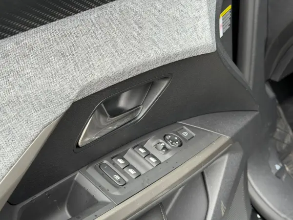Peugeot E-3008 73 kWh Allure 29