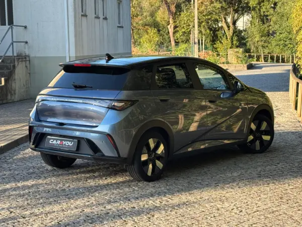 BYD Dolphin 60.4 kWh Design 8