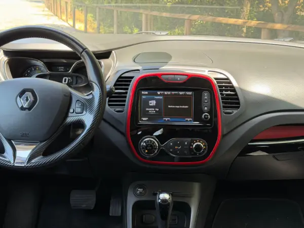 Renault Captur TCe 120 EDC Helly Hansen 19