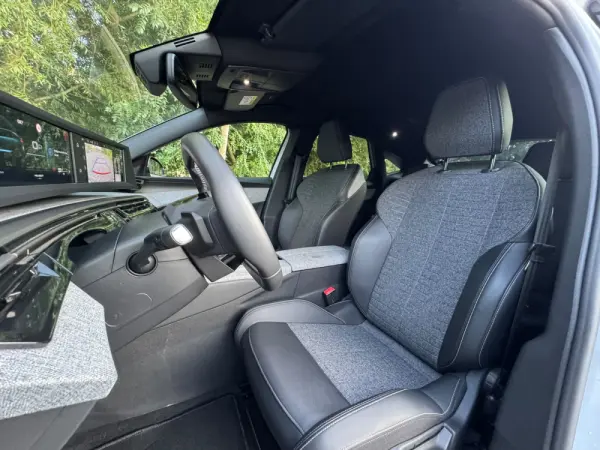 Peugeot 3008 1.2 Hybrid Allure e-DCS6 25