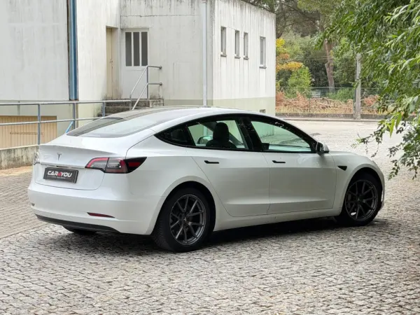 Tesla Model 3 Standard Range Plus RWD 6